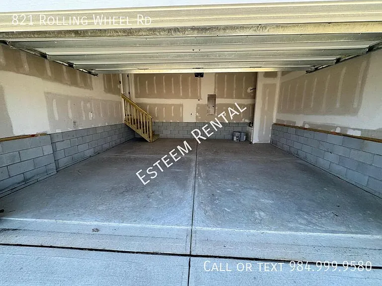 821 Rolling Wheel Rd — Photo 30