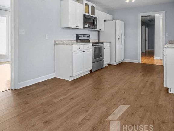 3rd image of 12 Timberlake Dr