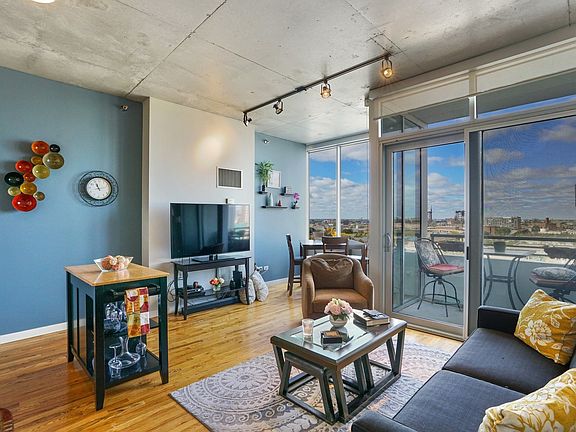 3rd image of 1720 S Michigan Ave APT 1016