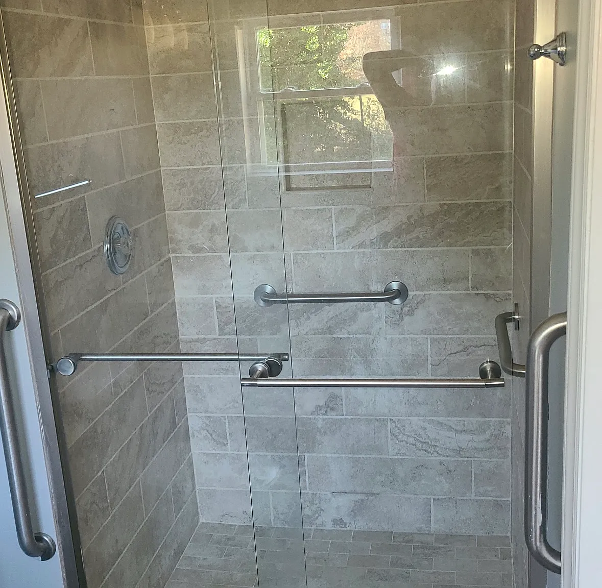 3 bed, 2100 sqft, $1,975 — Photo 3