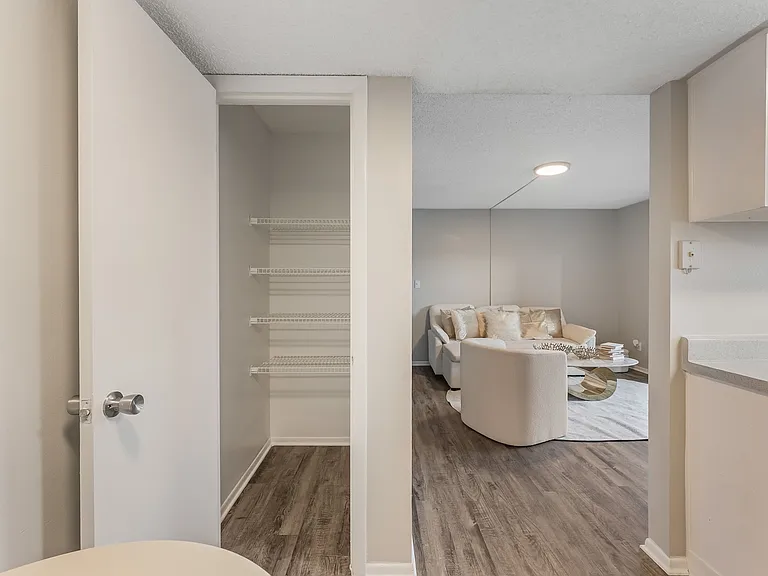 Shoreline Pointe Apartments — Photo 30