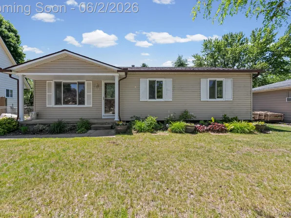315 Airport Dr, Holly, MI 48442