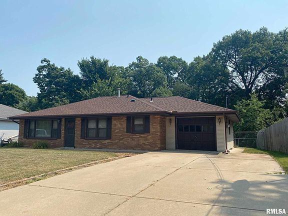 2nd image of 1316 N Autumn Ln