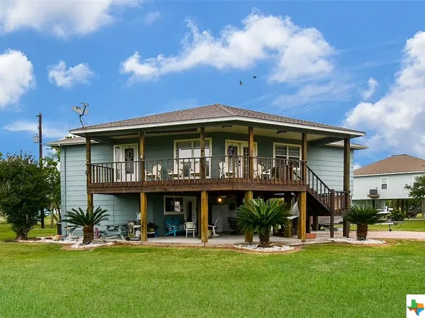 829 Bayview Dr, Palacios, TX 77465