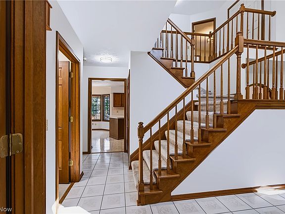 4th image of 697 Cherry Valley Dr