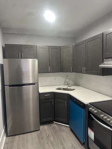 215-18 W Walnut Ln Photo 1