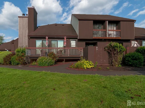 35 Bloomingdale Dr, Hillsborough, NJ 08844
