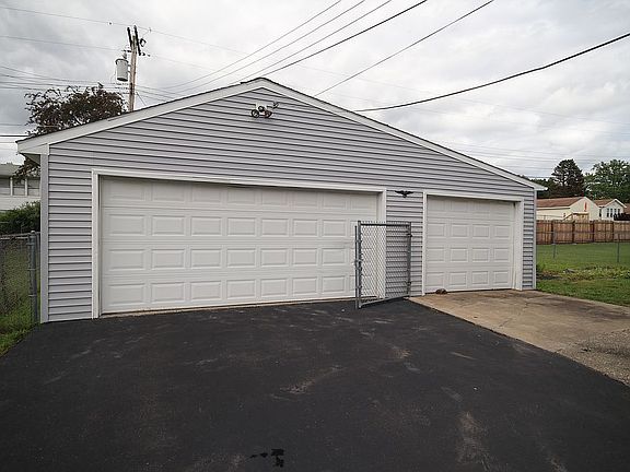 3rd image of 6 Terri Ave