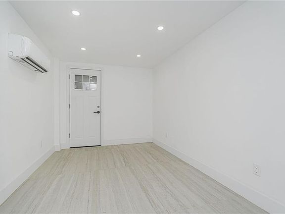 5th image of 8 Brighton Ct