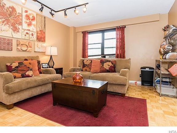 2nd image of 181 Pearsall Dr APT 4F