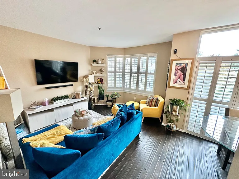 301 S Reynolds St #206 — Photo 3