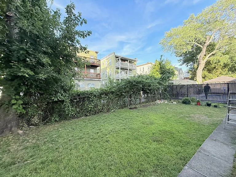 72 Raymond Ave #1R — Photo 9