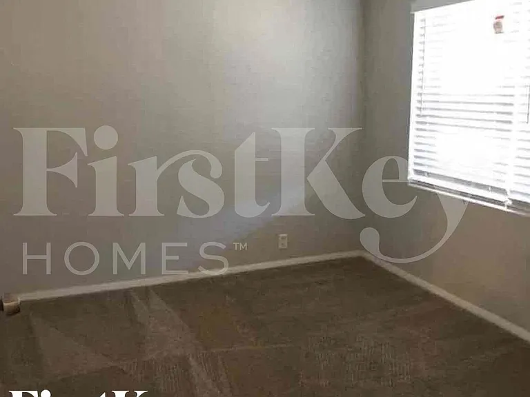 1439 W 7th St — Photo 12