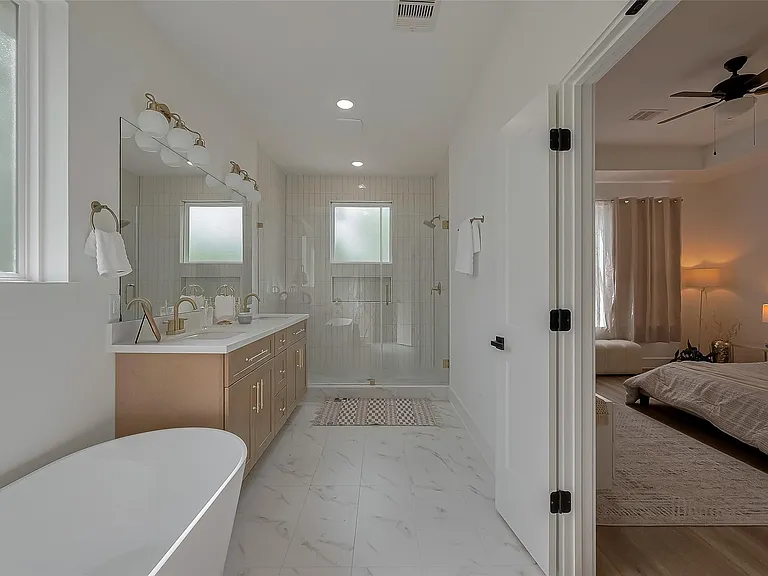 776 Mansfield St — Photo 37
