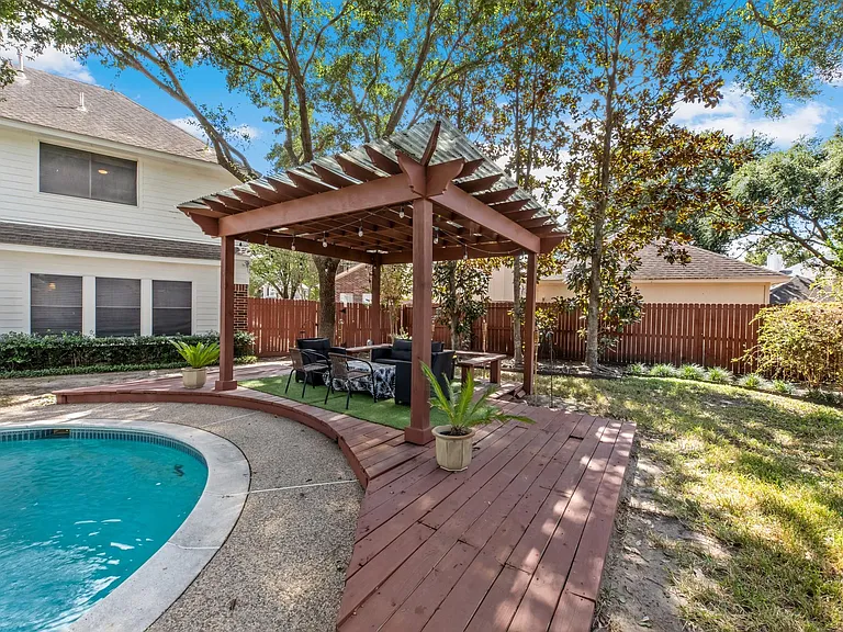 15826 Jamie Lee Dr — Photo 45