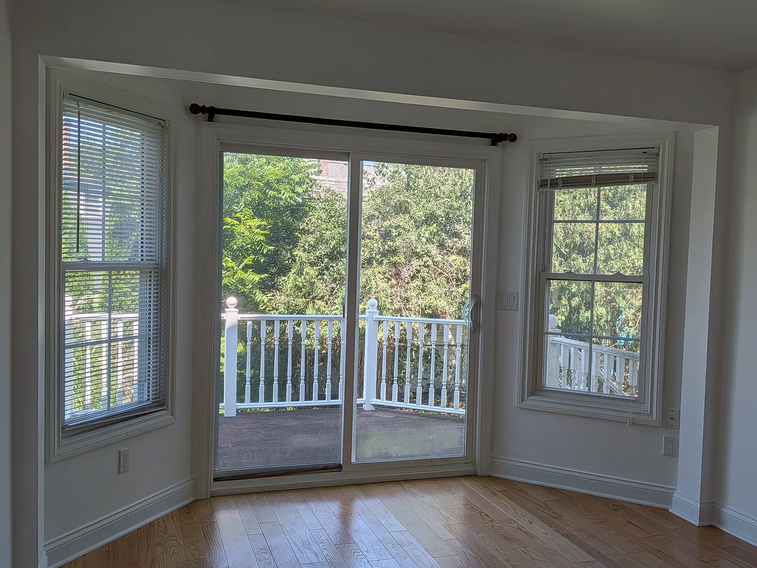 317 E Middle St — Photo 3