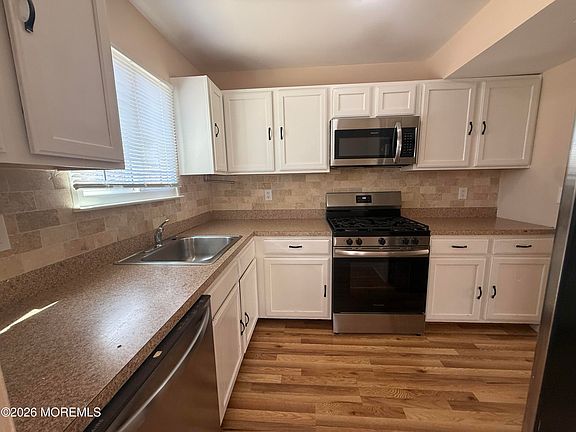 5th image of 1 Max Place