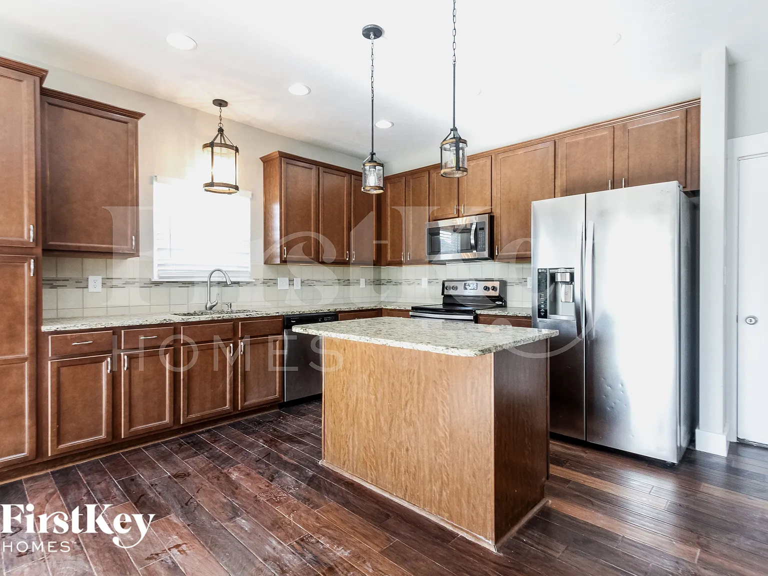 4 bed, 2.5 bath, 2466 sqft, $2,685 — Photo 4