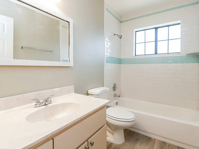 1266 Bentley Ave — Photo 12