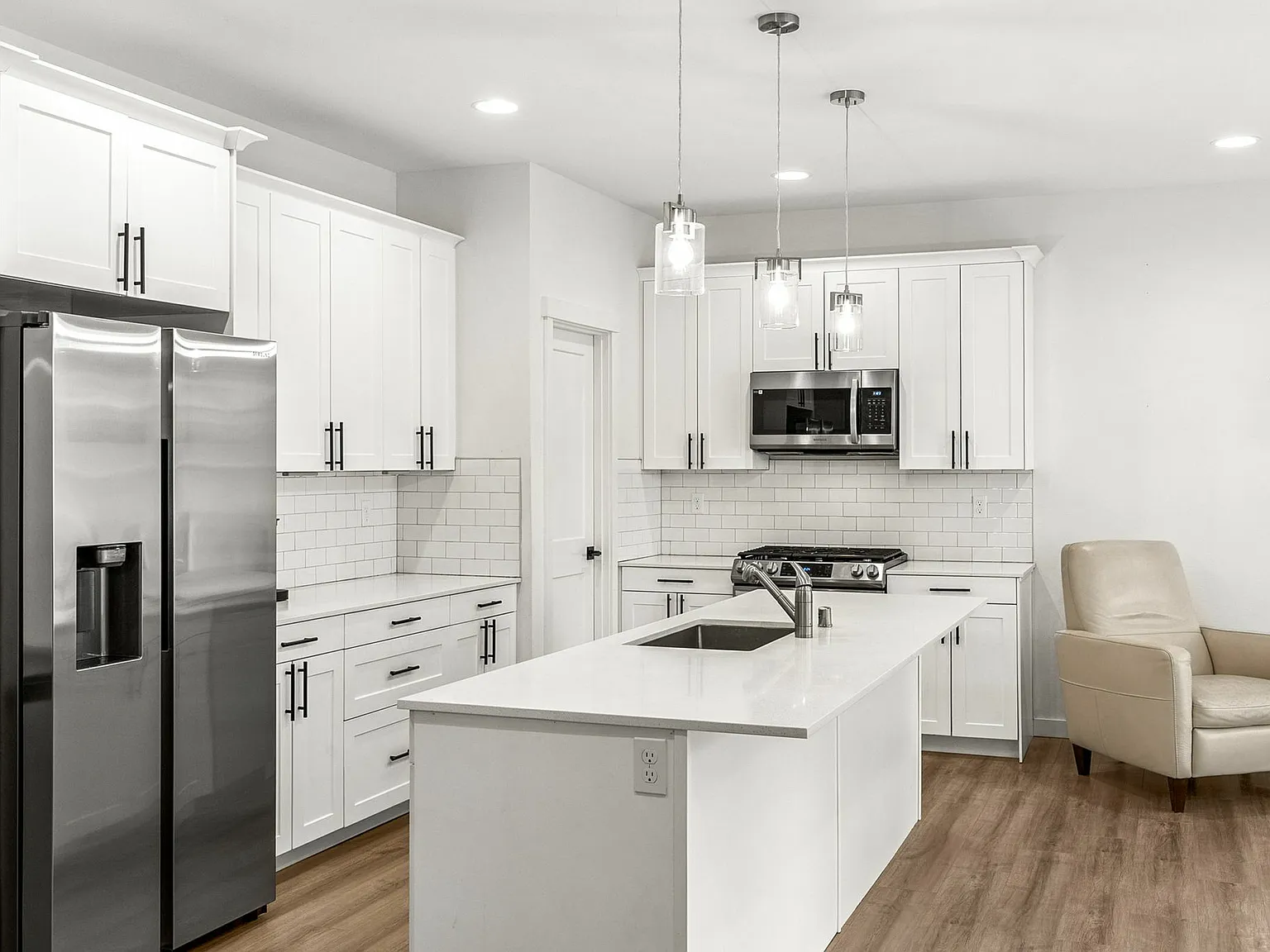 3 bed, 2.5 bath, 1810 sqft, $2,500 — Photo 3