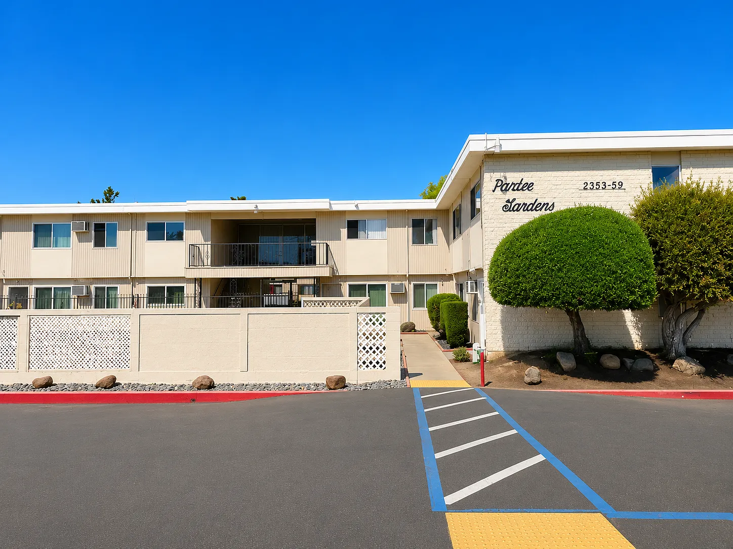 Arden Garden Apartments — Photo 2