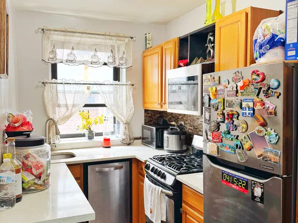 2705 Kings Highway image 15 of 20