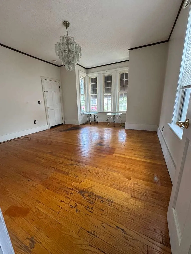 3 bed, 1100 sqft, $2,000 — Photo 3