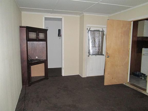4th image of 1001 E G St