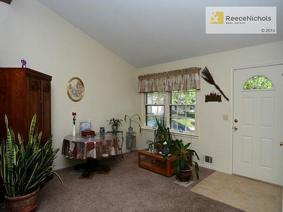 2nd image of 316 NE Arlington Cir