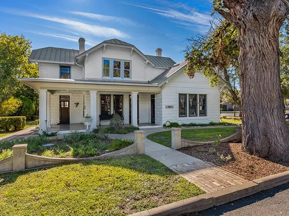 615 W Creek St, Fredericksburg, TX 78624