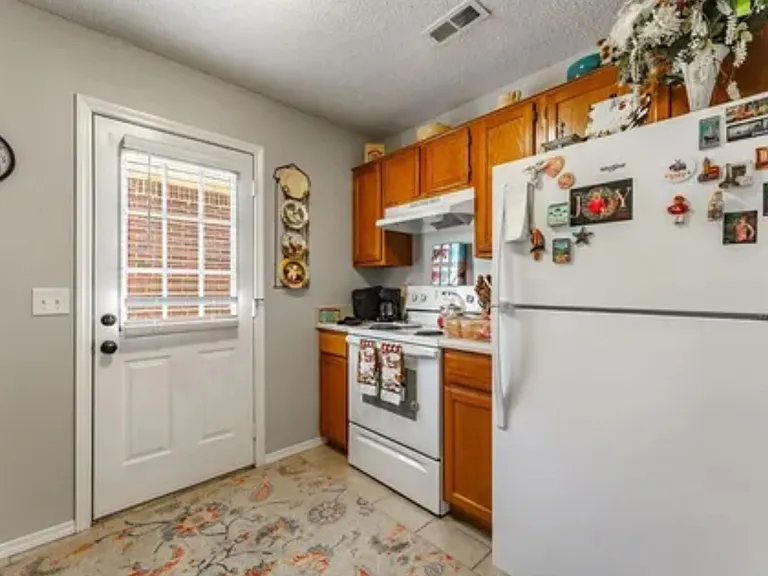 3304 Southwest Landau Court — Photo 6