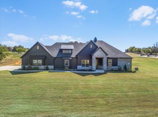 1047 Twin Creeks Dr, Weatherford, TX 76088