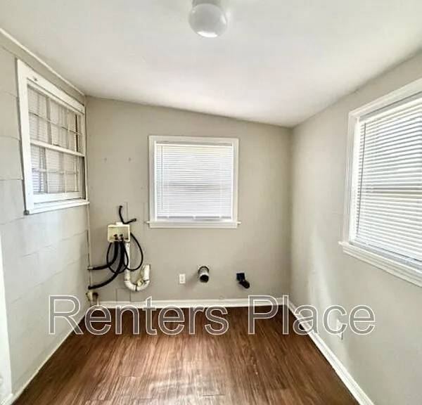 200 E 6th St — Photo 6