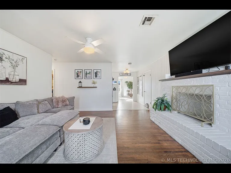 318 E Maple St — Photo 19