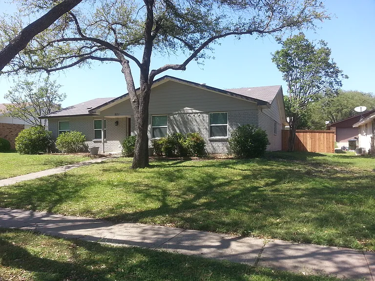 921 Harvest Glen Dr — Photo 2
