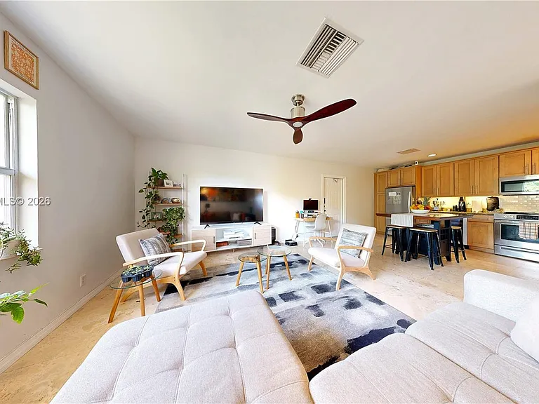530 NE 15th Ct #7 — Photo 28