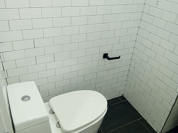 4th image of 19 Jewett Ave #L3