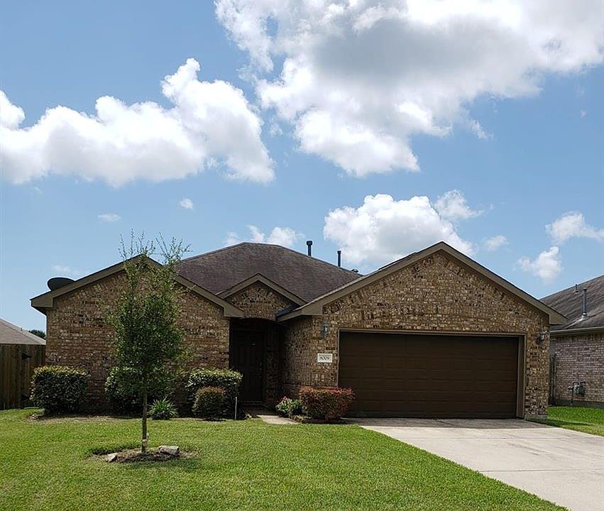 Welcome Home! Cute 3 bedrooms, 2 bathrooms, two car garage Popular open concept home!