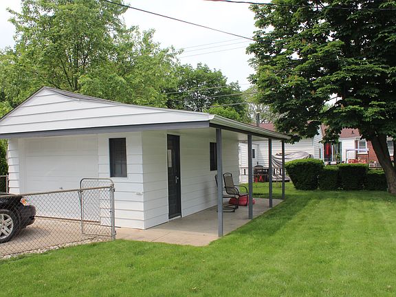 4th image of 9819 Roseland St