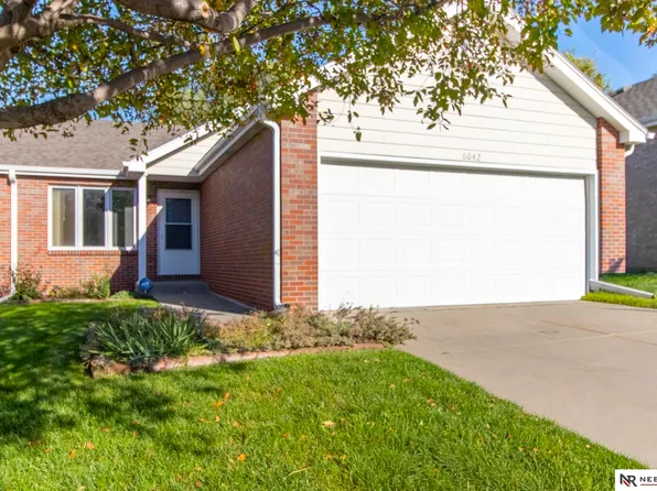 6042 Old Farm Cir, Lincoln, NE 68512