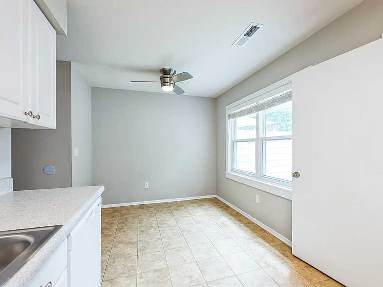 1559 Highland Ave #3 — Photo 9