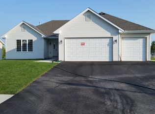 9384 Emerson Pkwy, Machesney Park, IL 61115