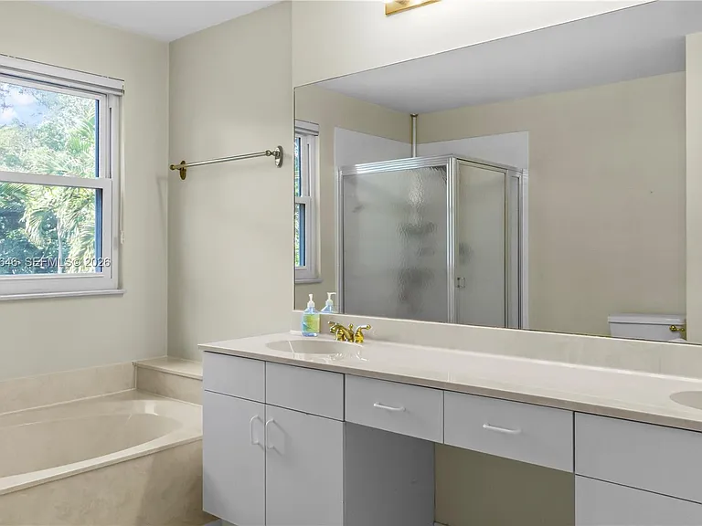 6885 NW 75th Pl — Photo 28