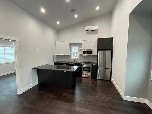 2074 Market St — Photo 10