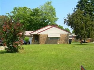 464 Park Dr, Campbell, OH