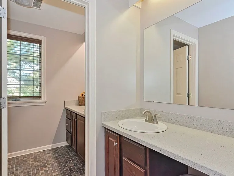 601 Browning Ln — Photo 24