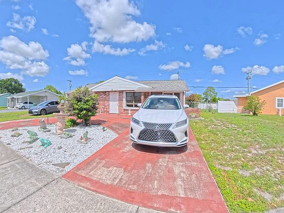 3rd image of 372 NW Airoso Boulevard
