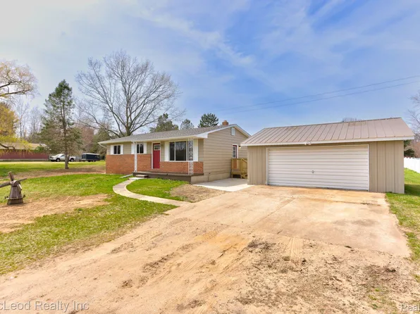 8120 Irish Rd, Millington, MI 48746