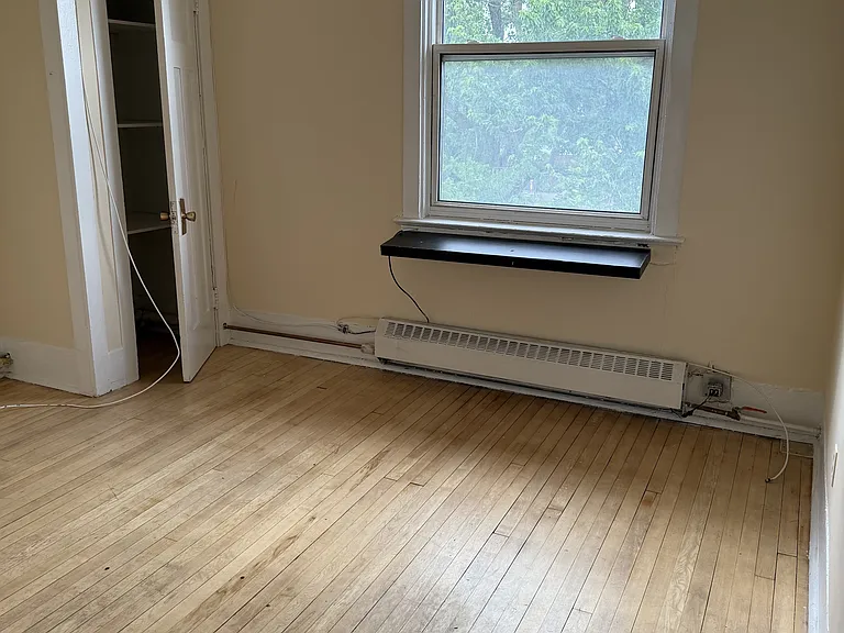 355 Elgin St #C — Photo 11