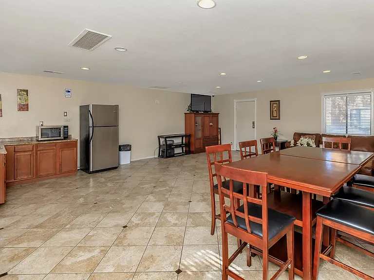 Smoketree Apartments — Photo 28